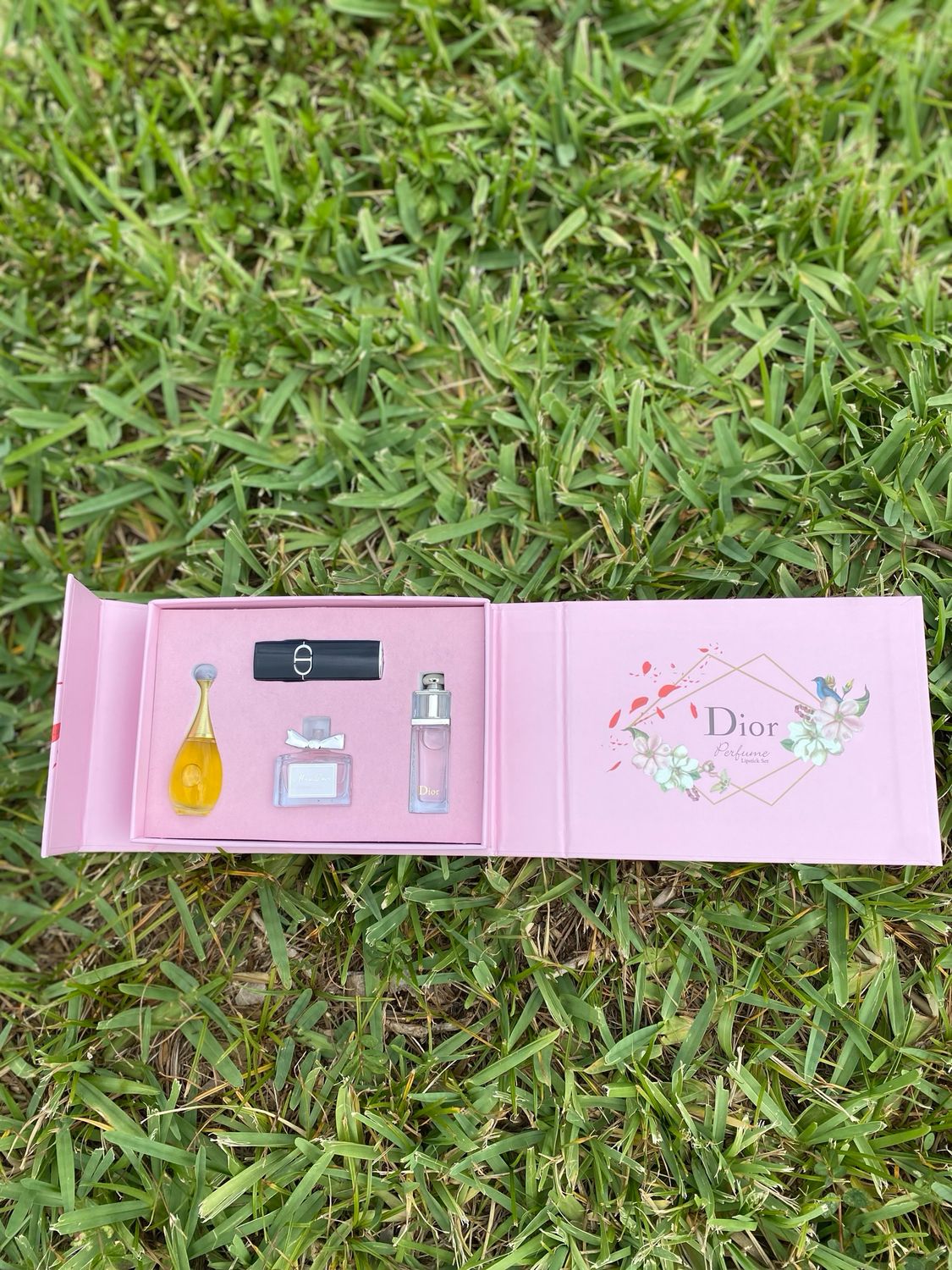 AUTHENTIC DIOR 4 PIECE SET  ( LIPSTICK INCLUDED )