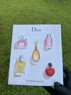 AUTHENTIC 30 MONTAIGNE DIOR - CASTLE STYLE- 5 PIECE