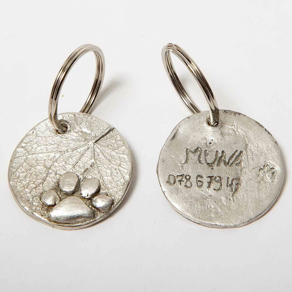 Hundemarke mit Naturprägung und Gravur aus Sterling Silber