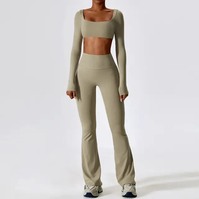 بدله رياضيه قطعتين flare pants and crop top كراميل 