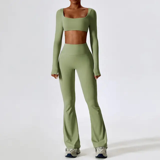 بدله رياضيه قطعتين
flare pants and crop top
أخضر