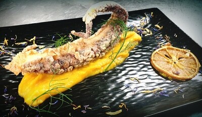 Tentacolo di polpo su vellutata allo zafferano