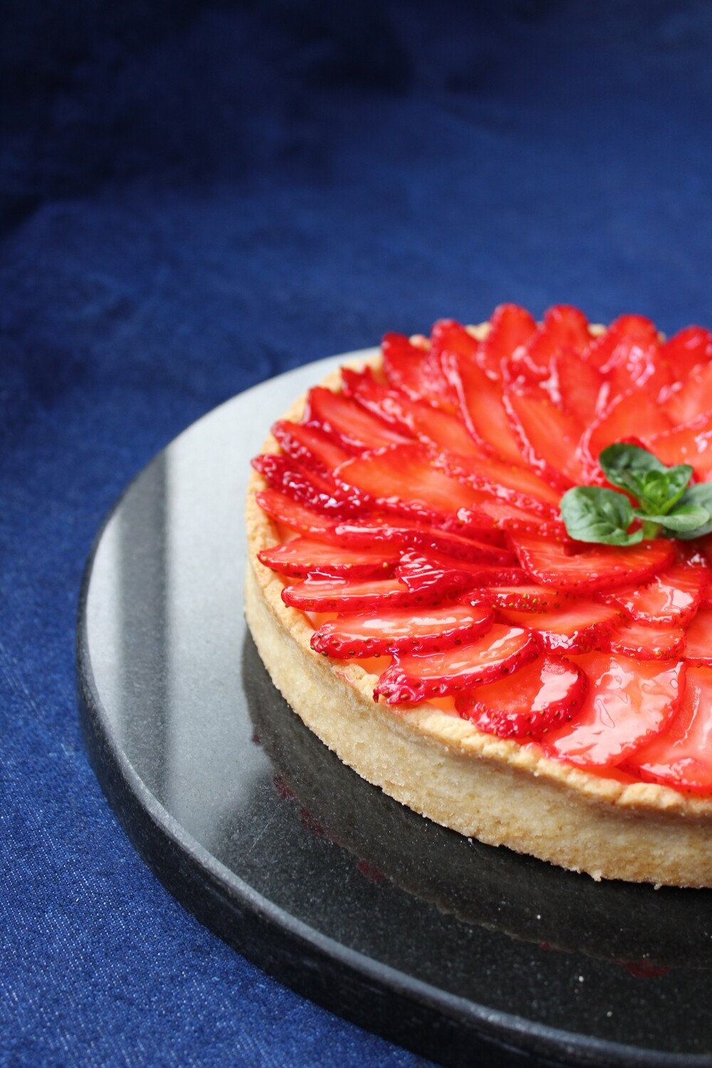 Strawberries and Berries Tart, Size of Cake: Regular serves 12+