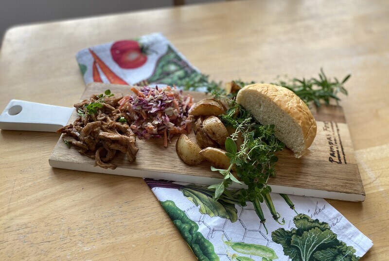 Barbeque Pulled Pork Party Combo (min. 10 servings)