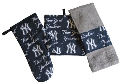 New York Yankees 3 Piece Kitchen Gift Set, with Personalized Towel. New York Yankees 3 Piece Kitchen Gift Set, with Personalized Towel.