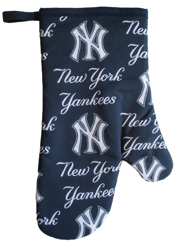 New York Yankees 3 Piece Kitchen Gift Set, with Personalized Towel.