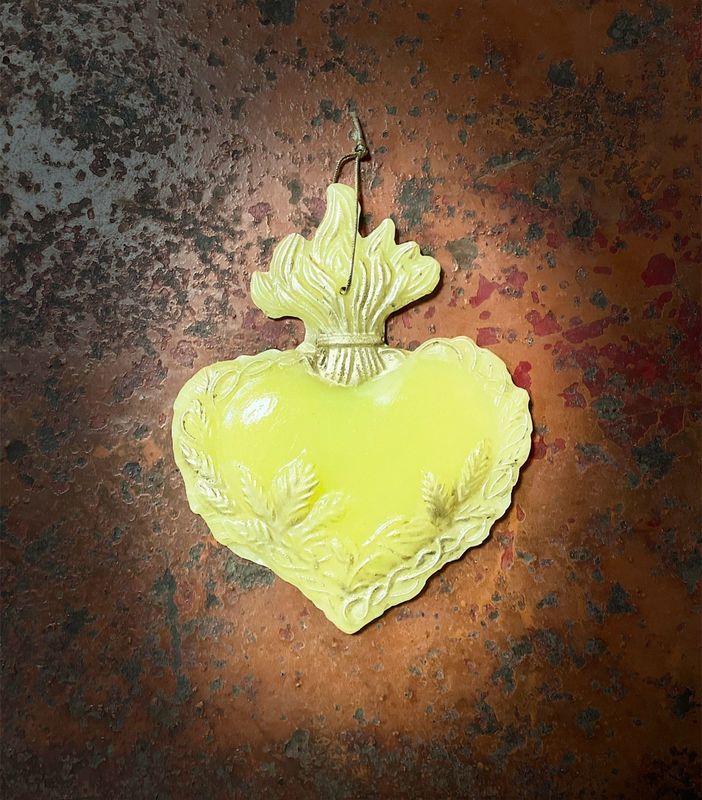 Ex Voto en cire Jaune laqué Or