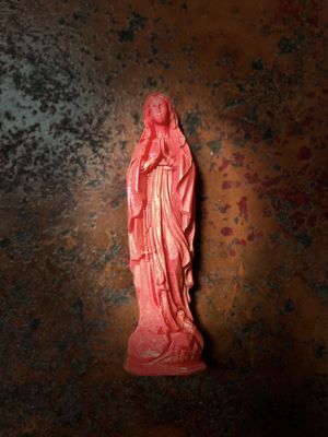 Madone en cire coloris Rouge nacrée Or Madone en cire coloris Rouge nacrée Or