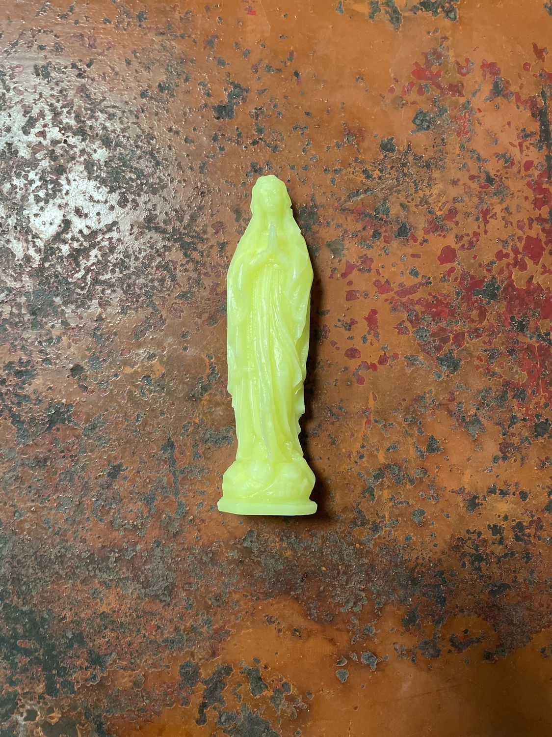 Madone en cire coloris Jaune Fluo