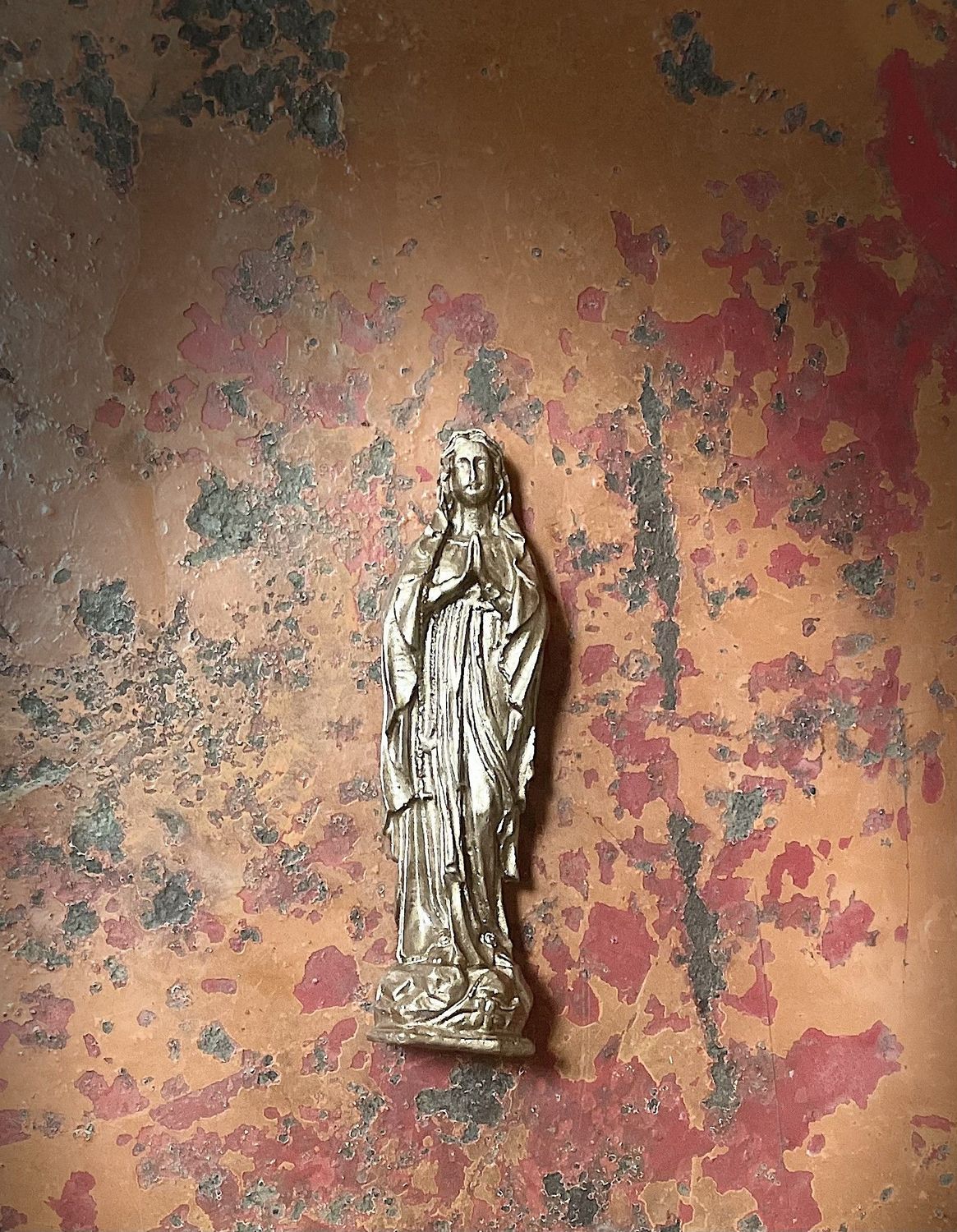 Mini Madone en cire laquée Or Antique
