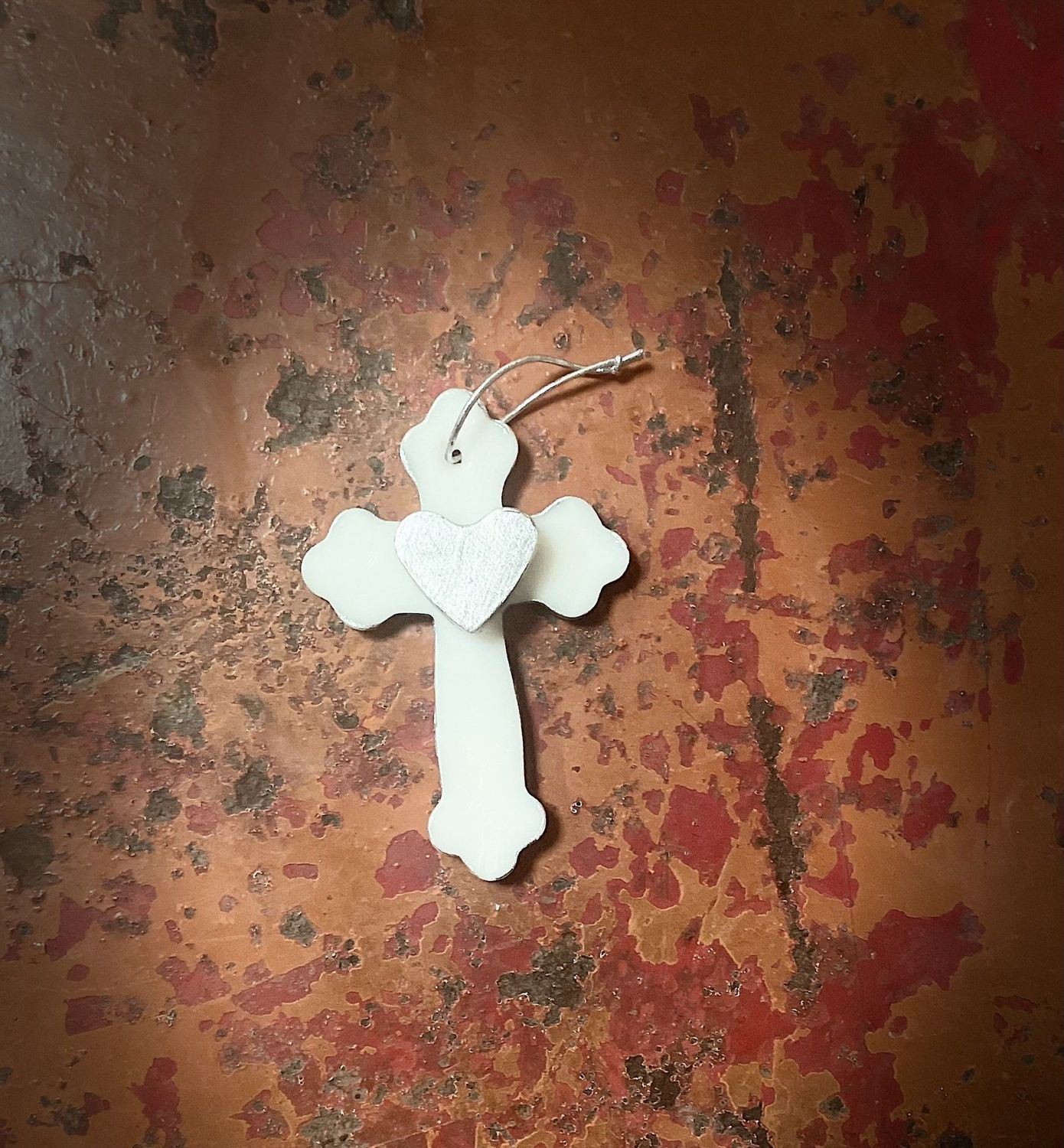Croix en cire Blanc & coeur Argent