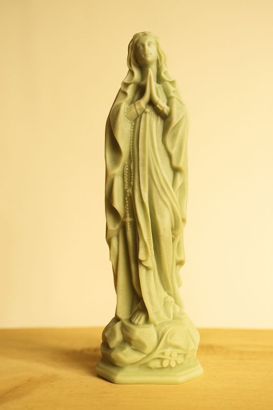 Madone en cire coloris Olive