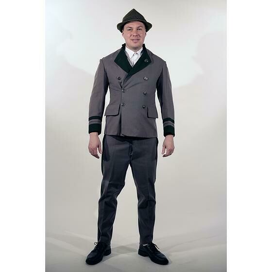 tyrolien gris en pantalon