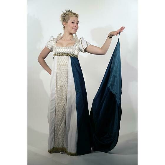 robe blanche traine bleu