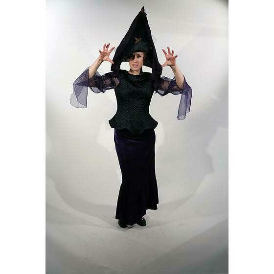 sorciére noire et violette