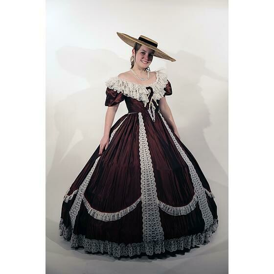 robe à crinoline tafta bordeaux dentelle blanche