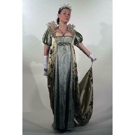 Robe 1er empire verte pale avec traine