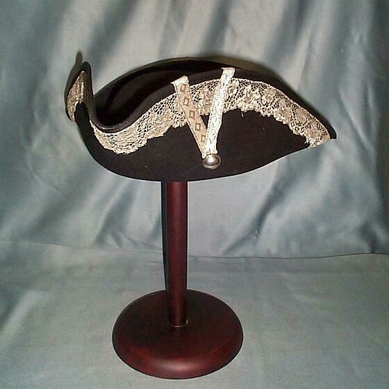 tricorne noir galon argent