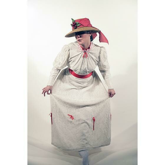1900 ensemble blanc déco rouge