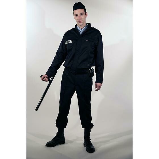 Policier moderne tenue de base