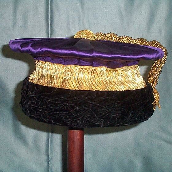 coiffe professeur universitaire violette