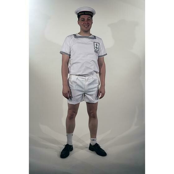 Matelot en short et Maillot