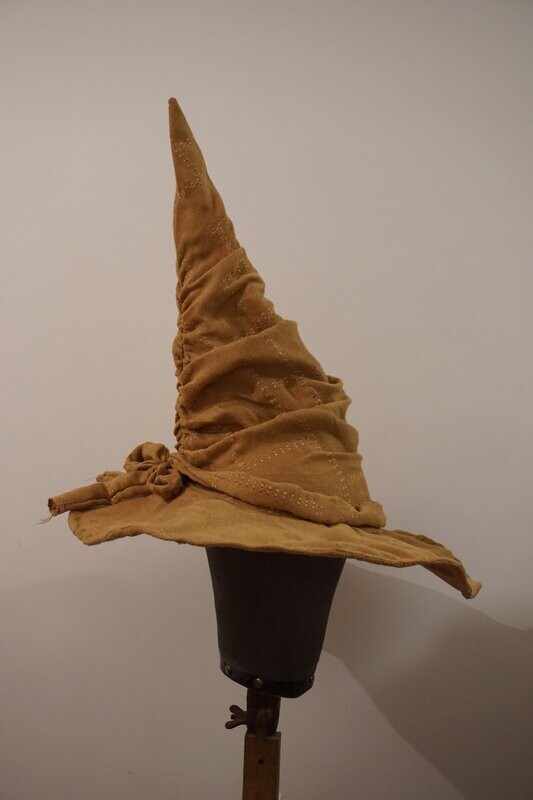 chapeau sorcier beige à rebord
