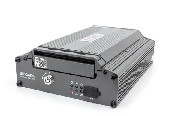 4 analogue and 1 IP camera inputs available with a 1TB or 2TB solid-state drive with 4G.