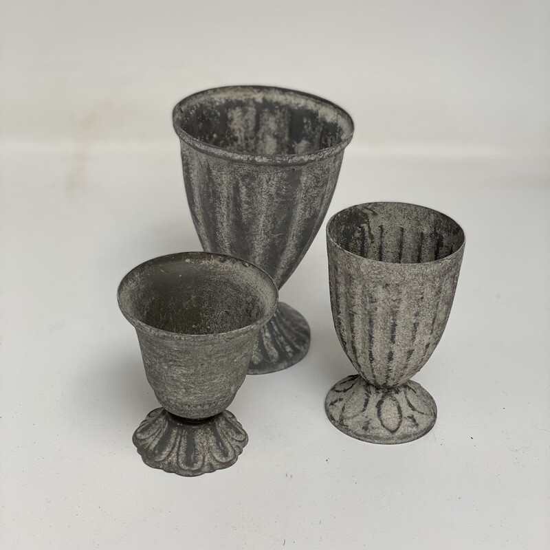 Set of Footed Vessels