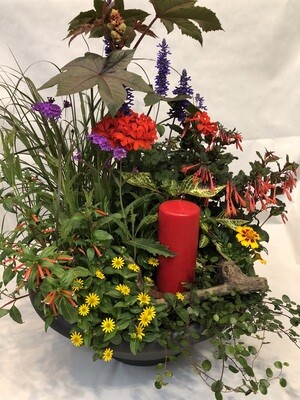 Pflanzenschale mit Kerze