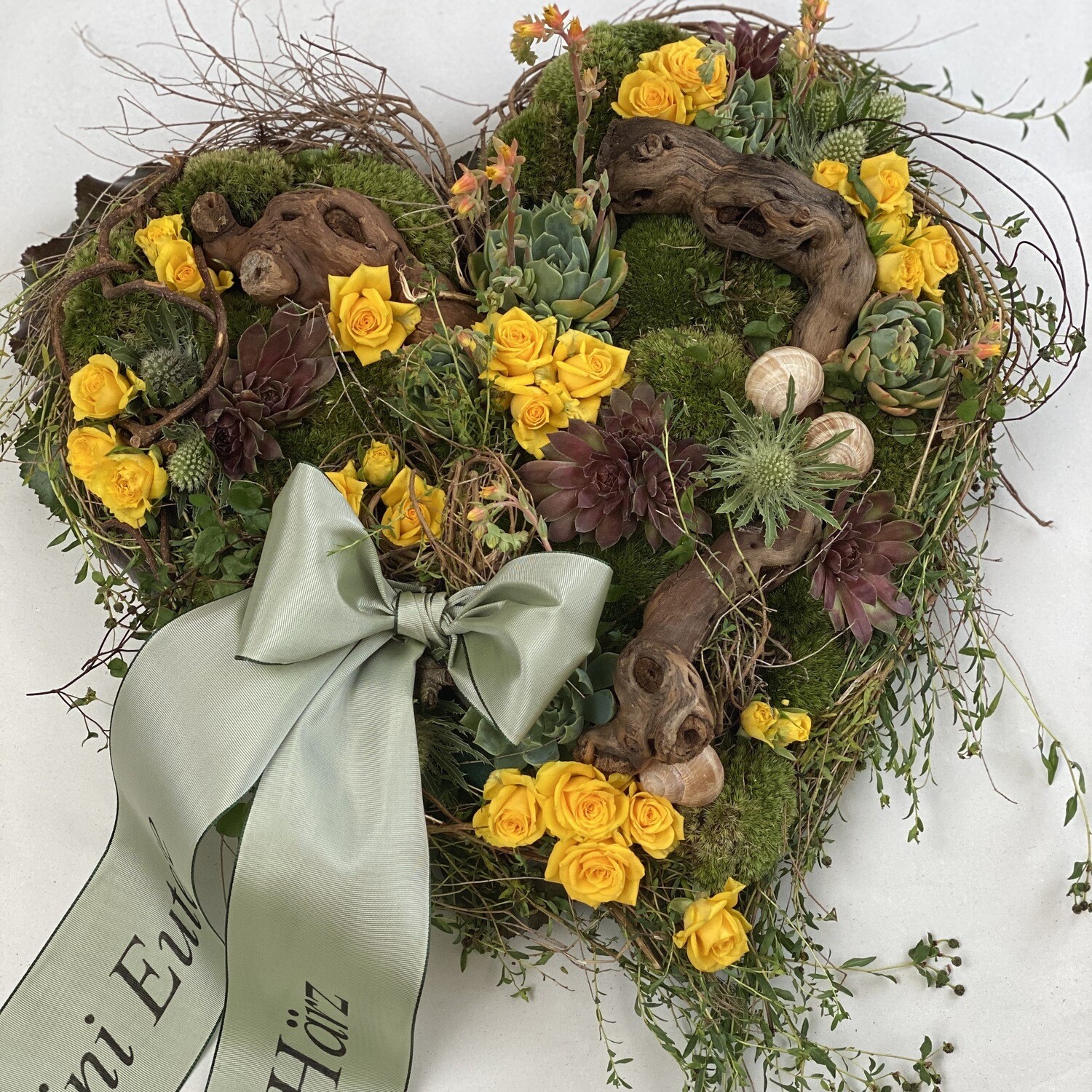 Moosherz natürlich mit gelben Blumen