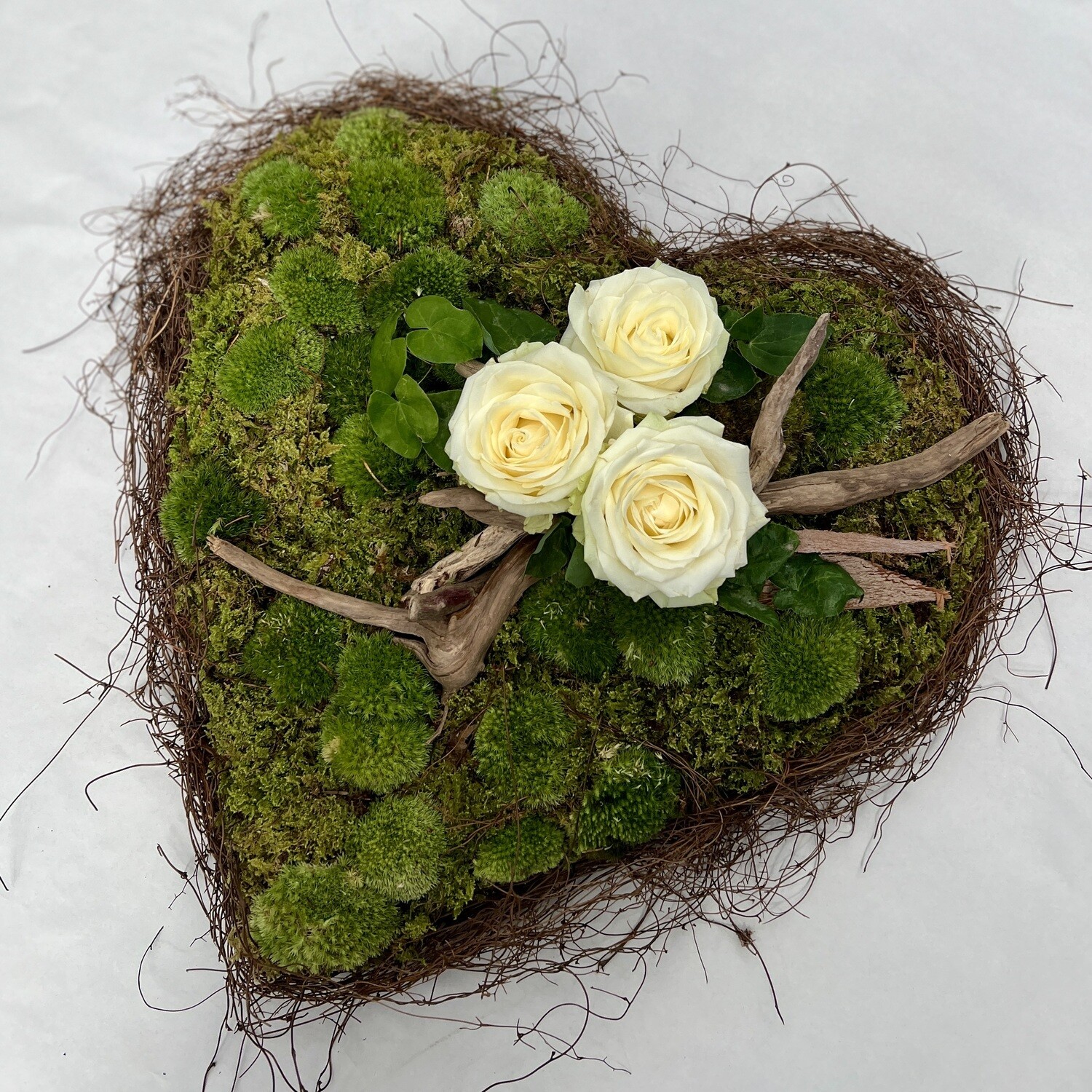 Moosherz mit 3 Rosen