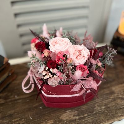 Seidenblumen und Trockenarrangements