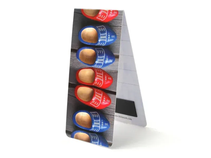 Magnetic bookmark clogs