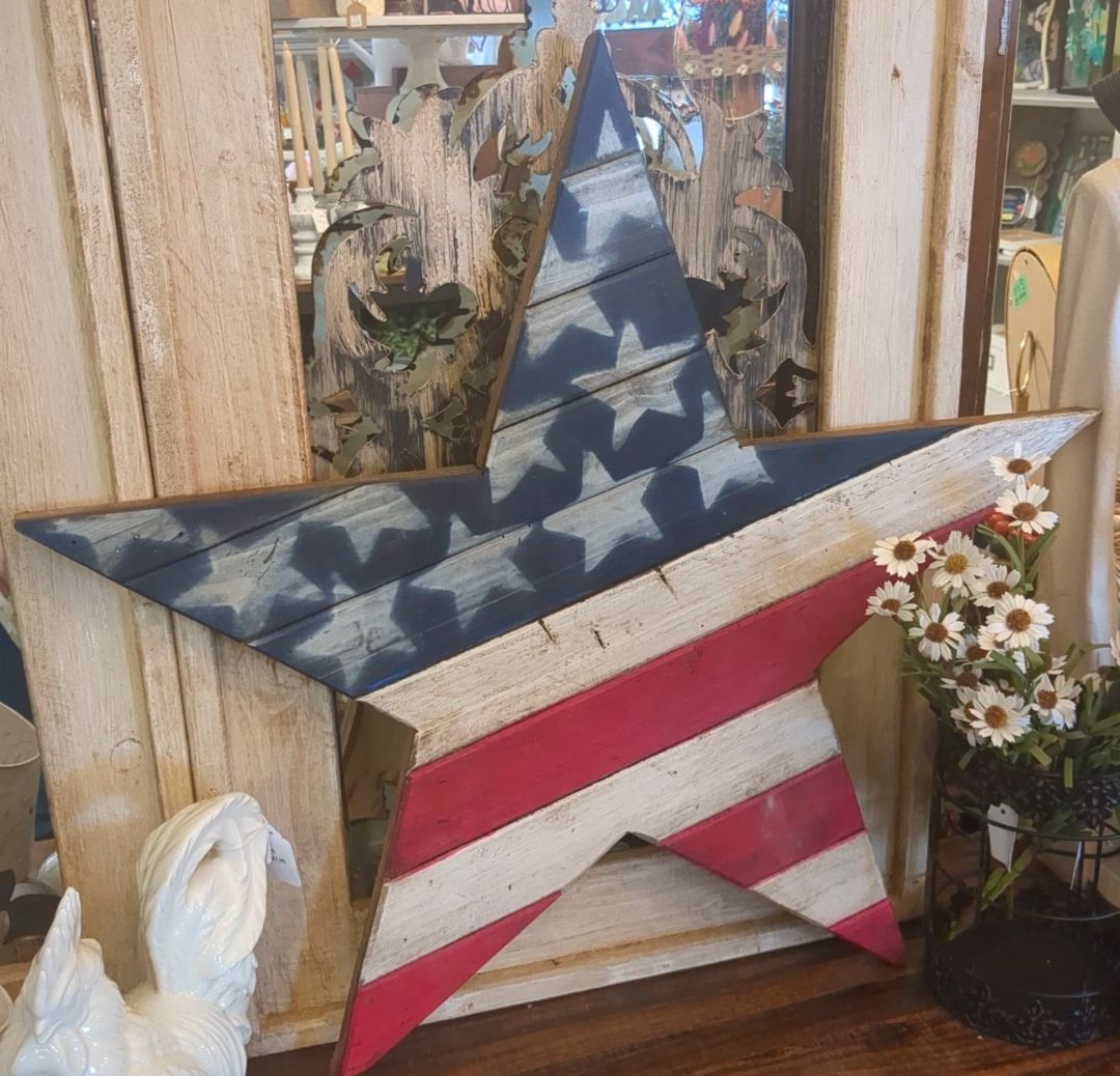 26&quot; Patriotic Americana Wood Barnwood Star Decor