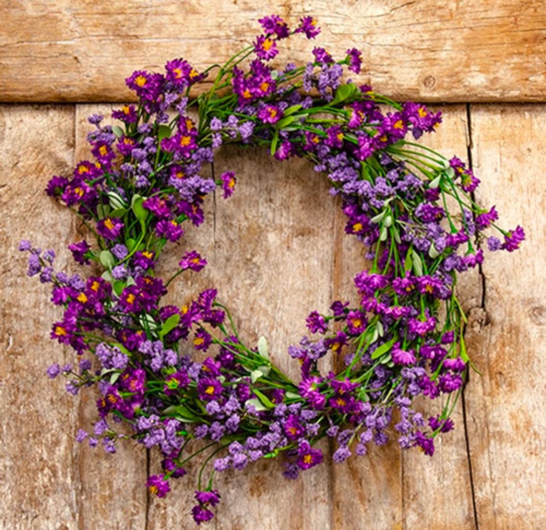 18" Royal Buds &amp; Astilbe Wreath