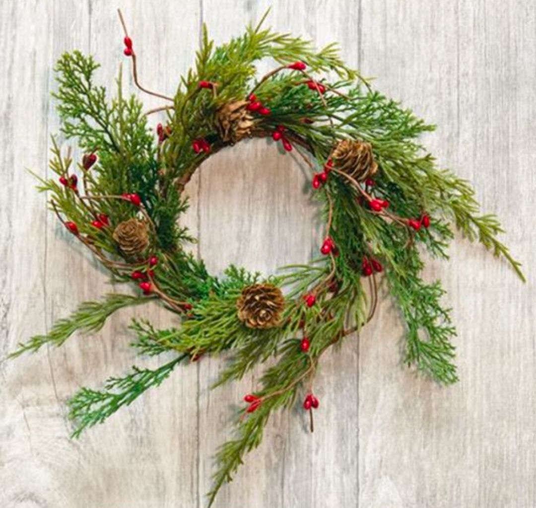 4" Evergreen Pine w/Red Pips Candle Ring
