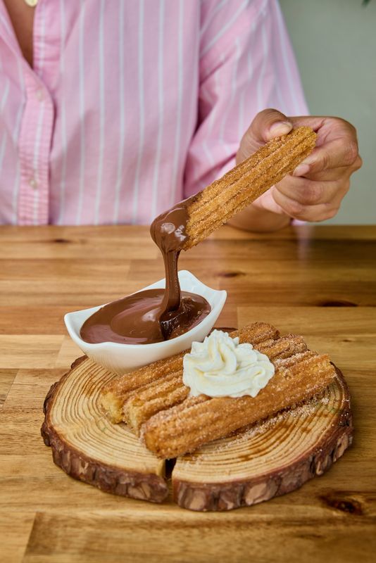 ¡Nuevo! Churros con Cajeta o Nutella