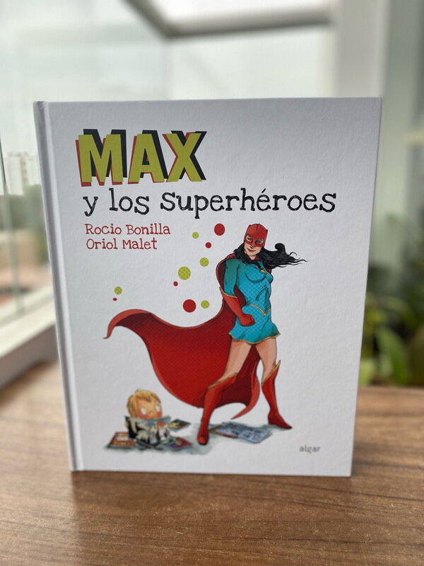 Max y los superhéroes