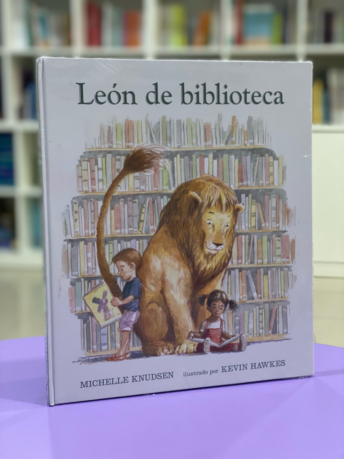 León de biblioteca