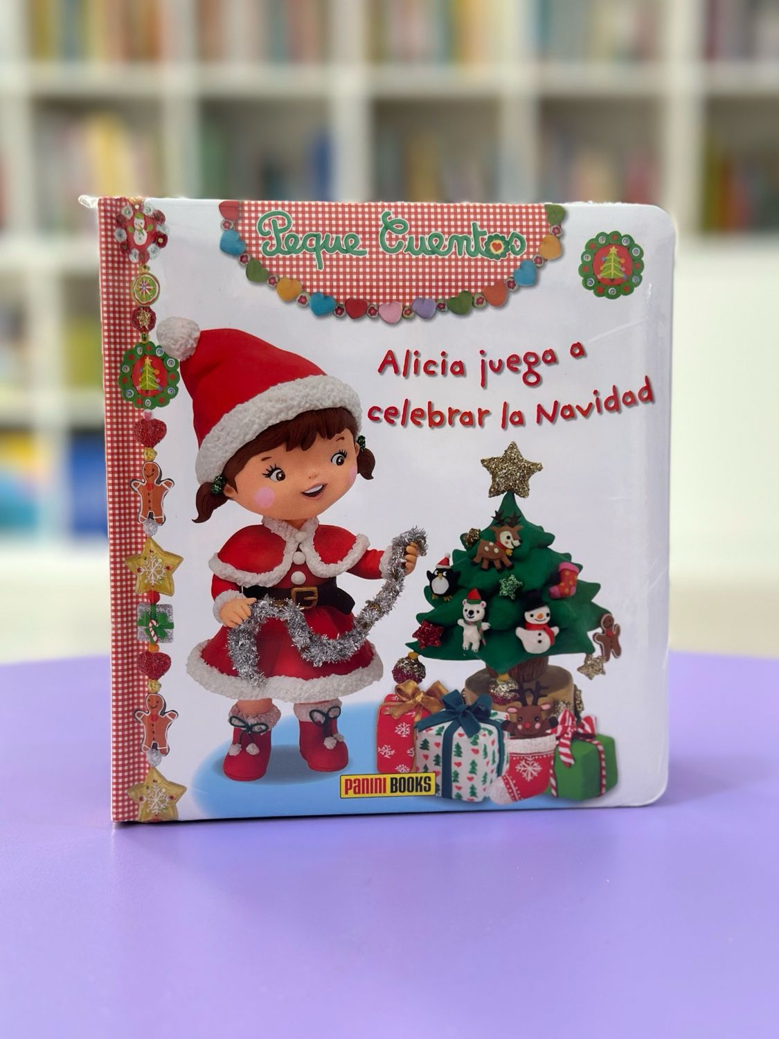 Alicia juega y celebra la Navidad