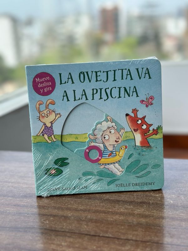 La ovejita va a la piscina