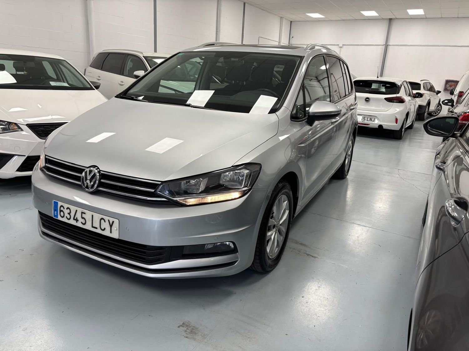 VOLKSWAGEN TOURAN 1.6 TDI 115 C.V ADVANCE 7 PLAZAS VOLKSWAGEN TOURAN 1.6 TDI 115 C.V ADVANCE 7 PLAZAS