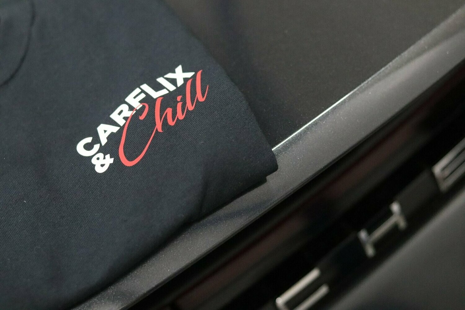Carflix & Chill | T-Shirt