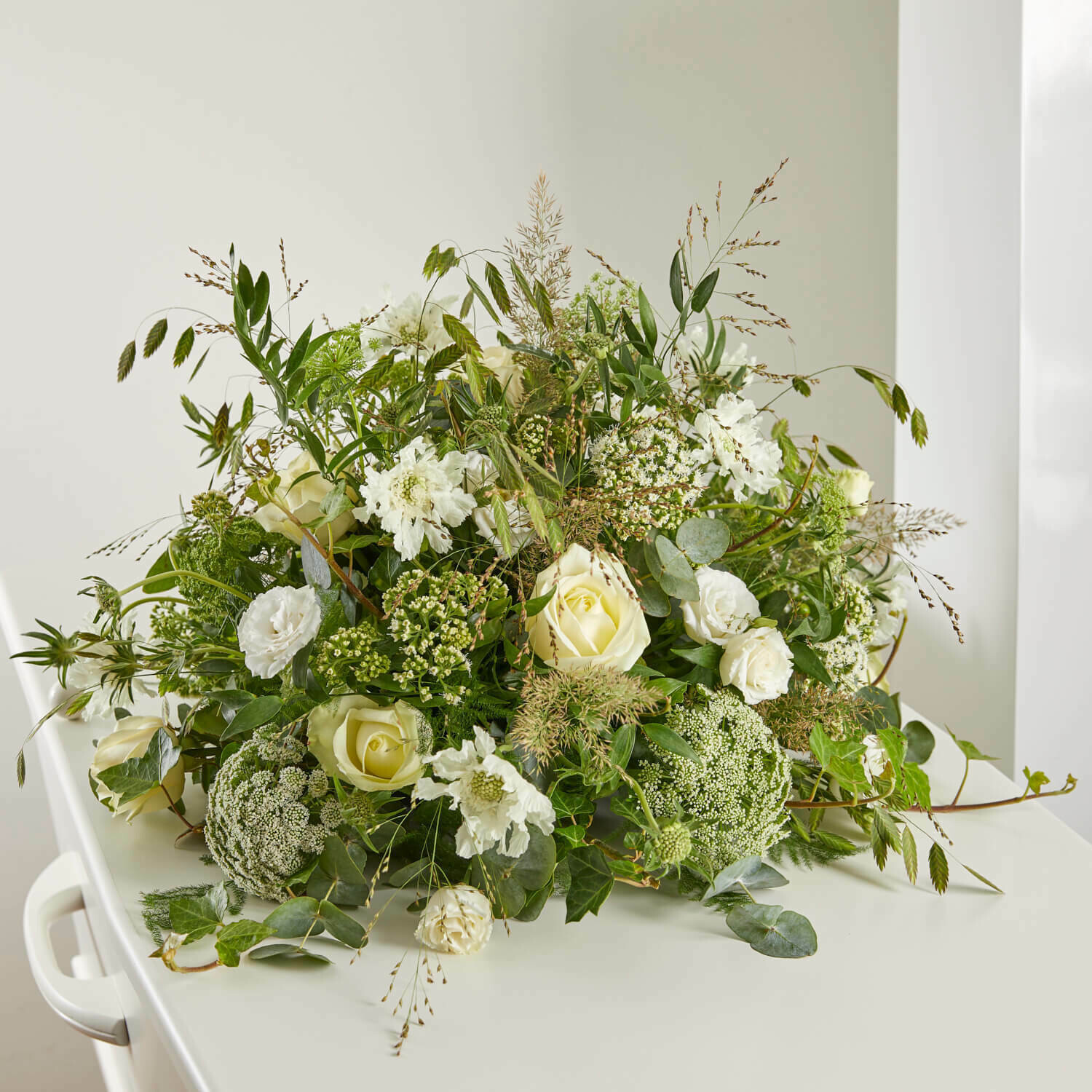 Innemende groet, Symbool: biedermeier 40cm