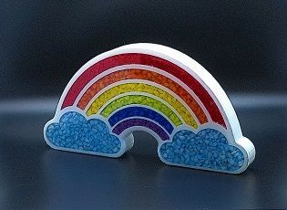 Regenbogen mit Wolken