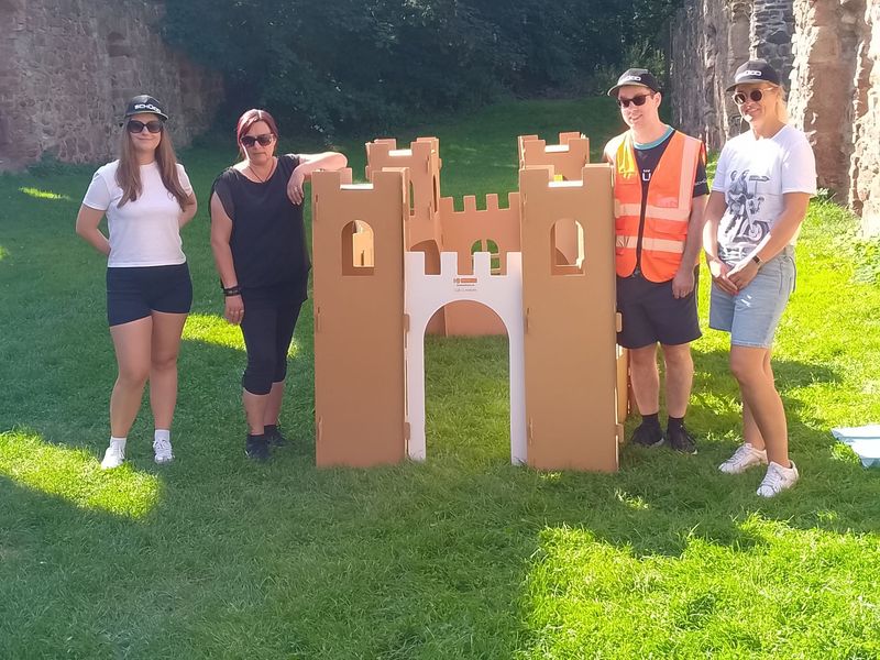 Burgenbau - Teamentwicklung im Bausatz  1 Burg