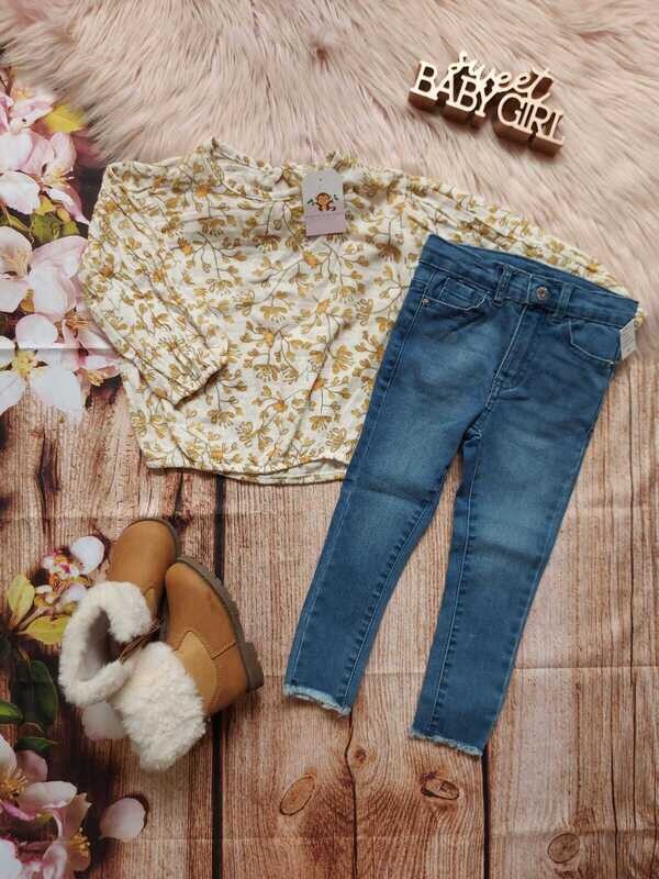 Set 2 piezas Jessica Simpson, blusa mangas largas con flores color mostaza + pantalón jean, 3T