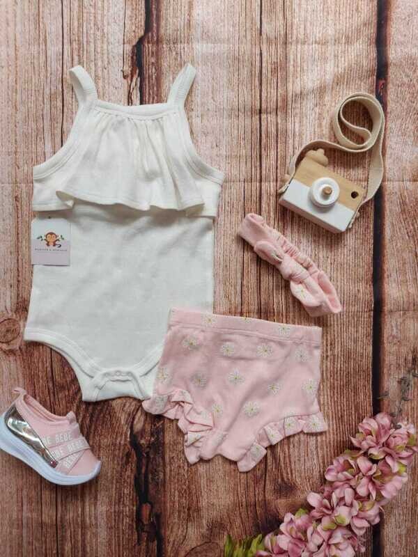 Set 3 piezas, bodysuit blanca + short rosado con flores + cintillo, Jessica Simpson, 18 meses
