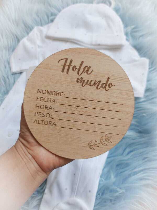 Disco reversible de madera para dar la bienvenida al bebé